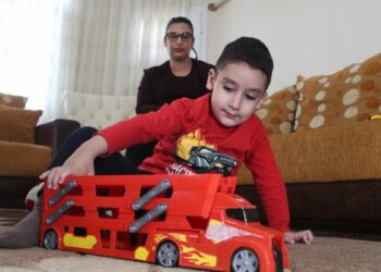 Annesi, DMD ve otizm teşhisi konulan Aren’in doktor olduğunu görmek istiyor