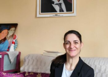 Serebral palsili Feride, şiir kitabından sonra hayatını yazıyor