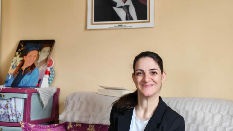 Serebral palsili Feride, şiir kitabından sonra hayatını yazıyor