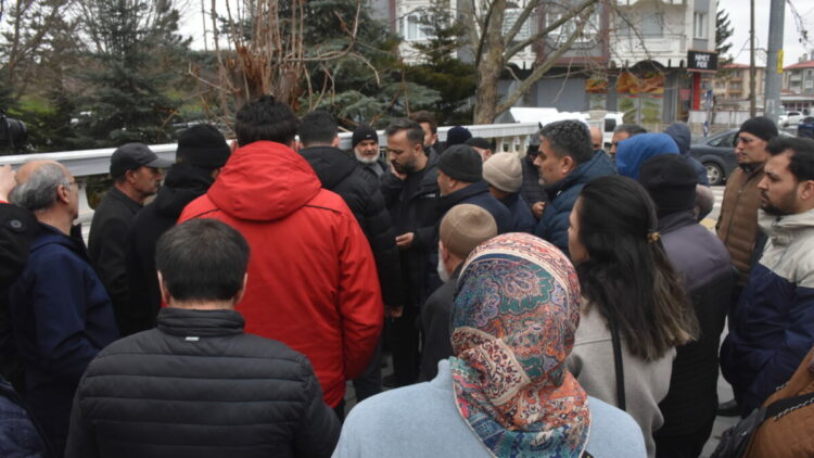 Sivas'ta 'umre' dolandırıcılığı mağdurları müftülüğe başvurdu