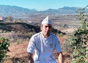 Halı sahada oynarken göğsüne top isabet edince kalbi durdu, hastanede kurtarılamadı