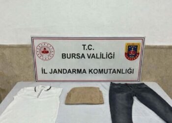 Kıyafete emdirdiği uyuşturucuyu kargo ile cezaevine gönderirken yakalandı