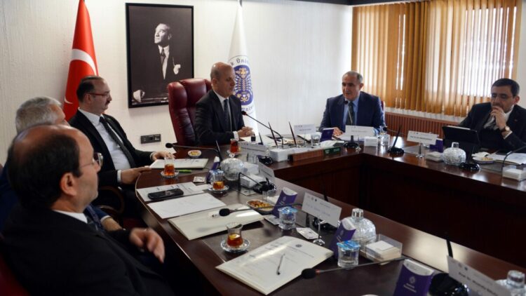 YÖK Başkanı Özvar: Öğrencilerimizi gerçek hayat problemleriyle temas ettiren eğitim modelini gerekli görüyoruz