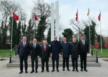 TBMM Başkanı Kurtulmuş, Bükreş Türk Şehitliği'ni ziyaret etti