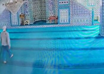 Cezaevinden izinli çıktı, girdiği 3 camideki ses sistemlerini sopayla kırıp söktü