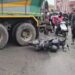 Kavşakta kamyonla çarpışan motosiklete iki kişi yaralandı