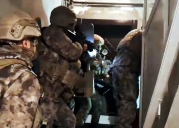 Bitlis'te uyuşturucu satıcılarına operasyon: 10 tutuklama