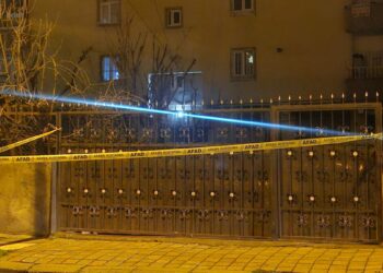 Diyarbakır’da kolonlarından ses gelen binadaki 51 kişi tahliye edildi