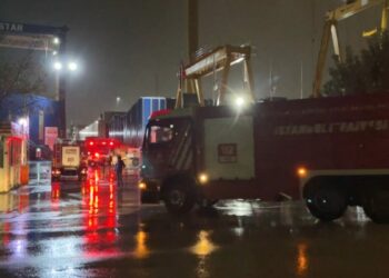 Tuzla’da kuru yük gemisinde yangın -1