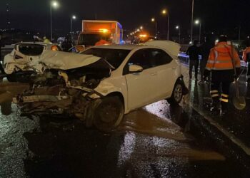 Ataşehir'de 8 aracın karıştığı zincirleme kaza: 4 yaralı -1