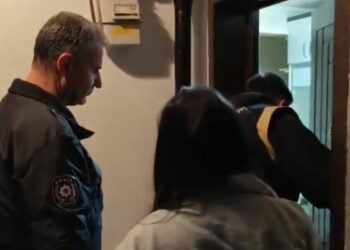 Sanal medyada tanıştıkları kişileri silahla tehdit edip para alan 15 şüpheli tutuklandı