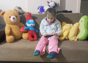5 yaşındaki Polen, 2 yıldır burnunda tırnak makası zinciriyle yaşamış