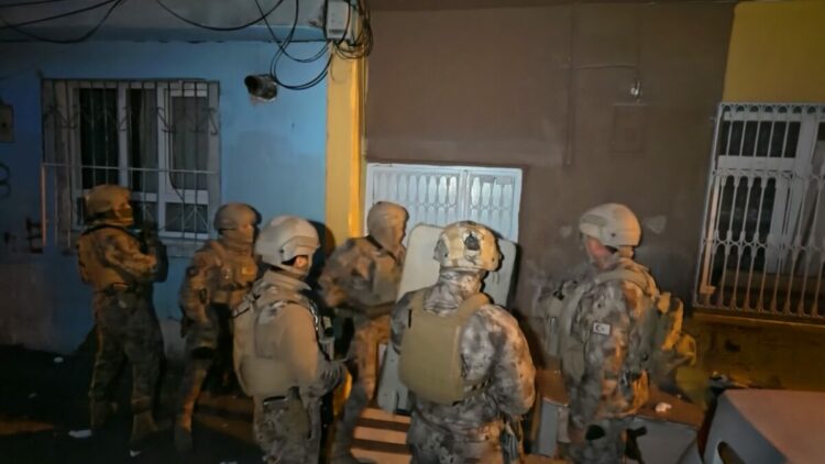 Sanal medyadan suç örgütü propagandası yapan 94 şüpheliye gözaltı