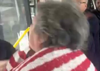 Bursa'da belediye otobüsündeki 'yer' kavgası kamerada