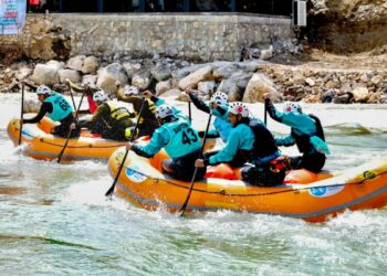 Munzur Nehri'nde 'rafting' heyecanı; 300 sporcu kıyasıya yarıştı