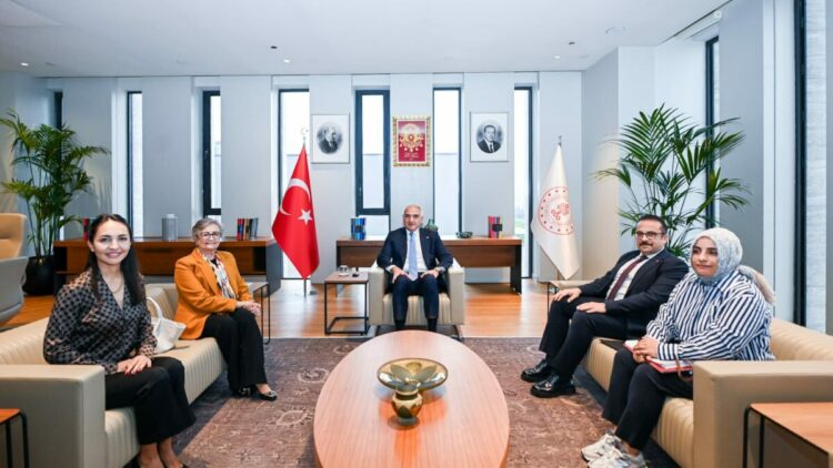 Bakan Ersoy, TOGEM-DER Yönetim Kurulu Başkanı Sekmen ile görüştü