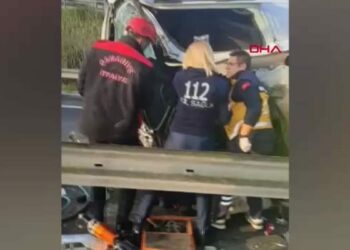Osmaniye’de devrilen kamyonun sürücüsü yaralandı