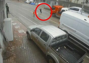 Yola fırlayan çocuk kazadan son anda kurtuldu