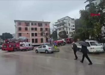Metruk binada çıkan yangın söndürüldü