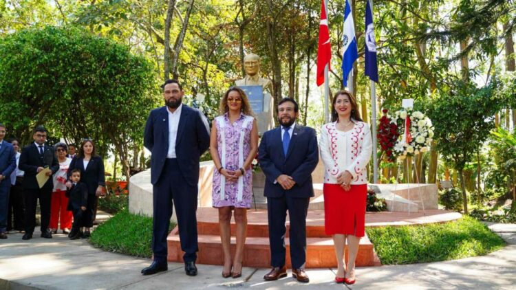 El Salvador'da 'Türkiye Parkı' açıldı