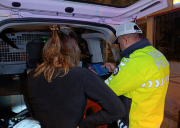 Trafik denetiminde ehliyeti iptal edildi, 'Beni çekmeyin, avukatım' dedi