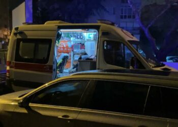 Beşiktaş'ta 4 katlı binada yangın: 2 kişi dumandan etkilendi