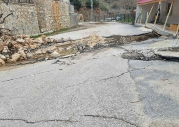 Mersin'de heyelan nedeniyle bazı evler zarar gördü