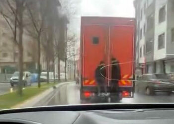 Esenyurt'ta trafikte patenle tehlikeli yolculuk kamerada