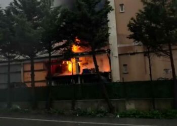 Arnavutköy’de fabrikada çıkan yangın söndürüldü