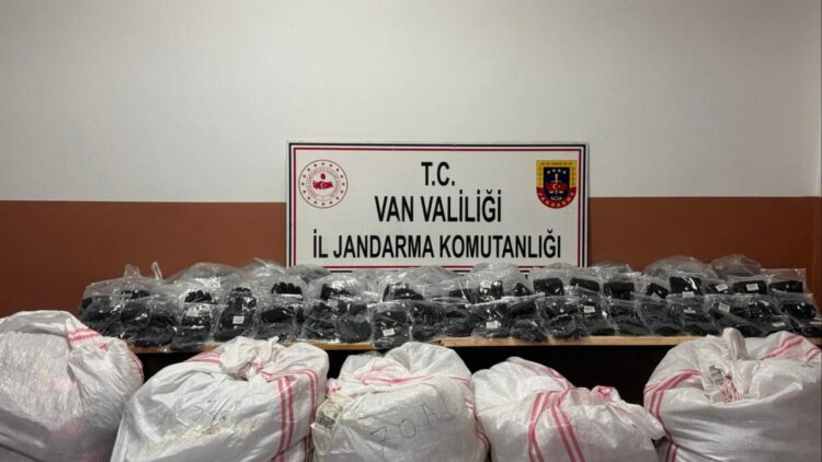 Van'da 5 milyon 800 bin TL'lik gümrük kaçağı eşya ele geçirildi