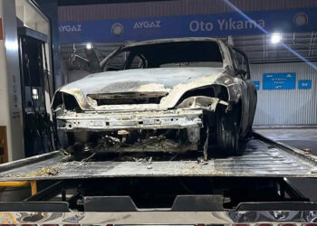 Yanan otomobilde insan kemikleri bulundu