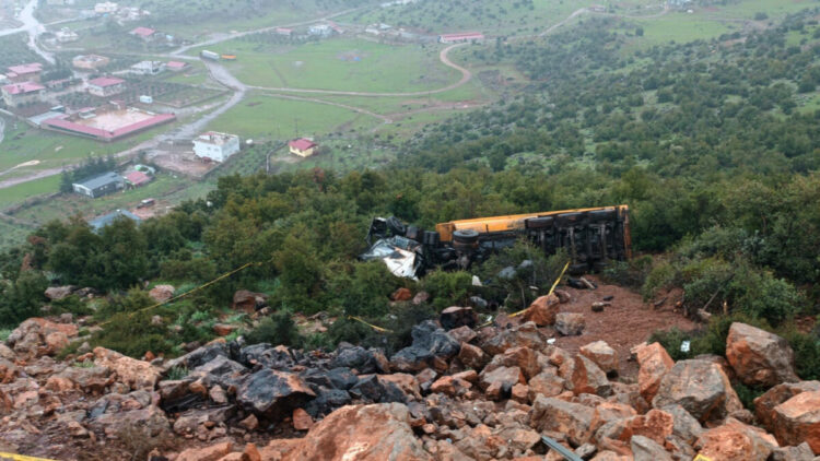 Gaziantep’te uçuruma devrilen TIR’ın şoförü öldü