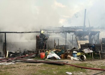 Muğla’da evde çıkan yangında aile alevlerin arasından kurtuldu