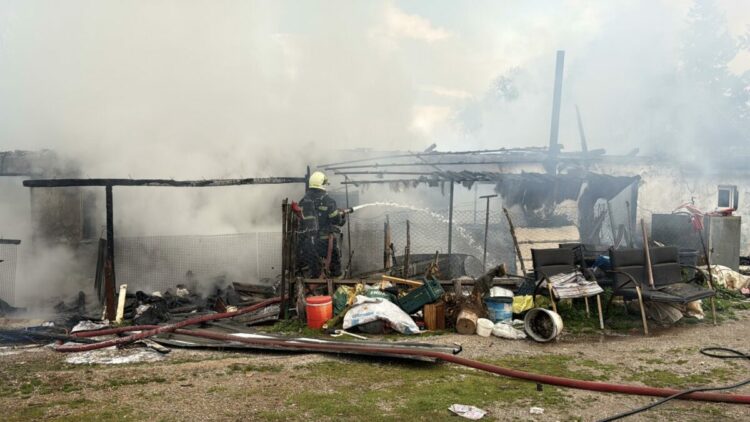 Muğla’da evde çıkan yangında aile alevlerin arasından kurtuldu