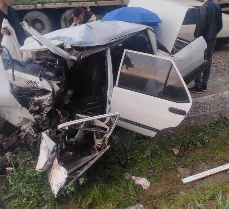 Manisa’da otomobil ile TIR çarpıştı: 3 yaralı