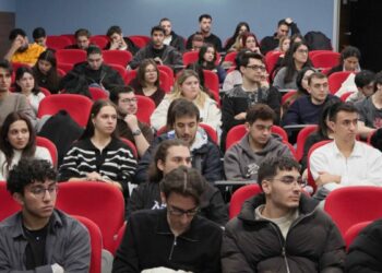 ‘Gençler parayı yönetmeyi geç öğreniyor’