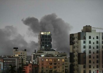Tahran'da Mihrabad Havalimanı ve Tebriz'de petrokimya tesisine saldırı düzenlendi