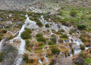 Mardin’de dağlar arasında gizlenmiş Başdeğirmen Şelalesi, görsel şölen sunuyor