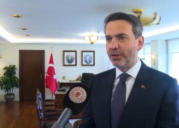 Bakan Bayraktar: Yaklaşık 2 bin 500 megavat kurulu güçle atıktan enerji üretimi söz konusu