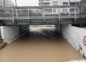 Kocaeli'de sağanak; alt geçit suyla oldu