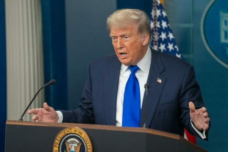 Trump: Hürmüz Boğazı'nın açılmaması halinde İran'daki enerji altyapısını yok edeceğiz