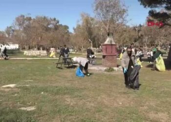Lara Sahili'nde öğrencilerden temizlik