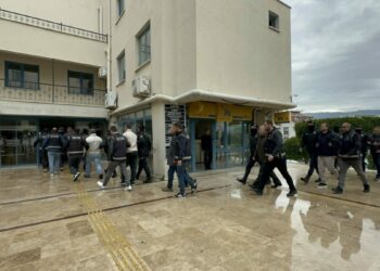 Marmaris Belediyesi'nde 'rüşvet' soruşturmasında gözaltına alınan şüpheliler adliyede