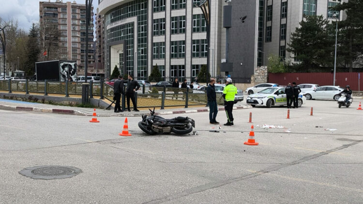 Otomobil ile motosiklet çarpıştı: 2 ağır yaralı