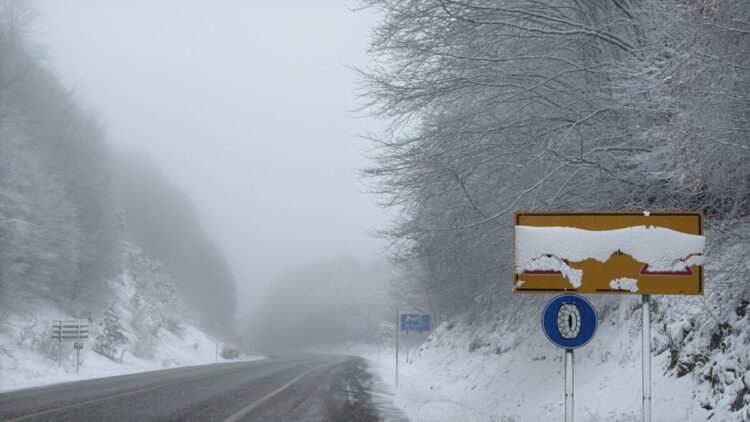 İnegöl yolunda kar ve sis
