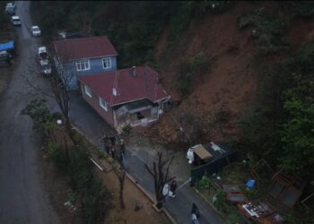 Beykoz’da toprak kayması sonucu tek katlı evde hasar oluştu