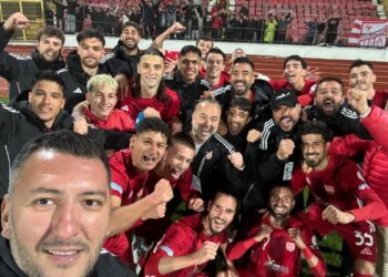 Ayvalıkgücü Belediyespor dört dörtlük