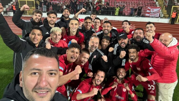 Ayvalıkgücü Belediyespor dört dörtlük