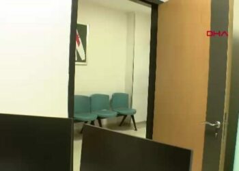 Ameliyatını yapan doktorun ilgisinden etkilenip aynı mesleği seçti, 20 yıl sonra buluştu