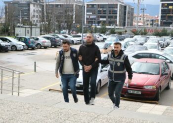 Çaldığı TIR’la gittiği eski sevgilisinin evinden de laptop çaldı
